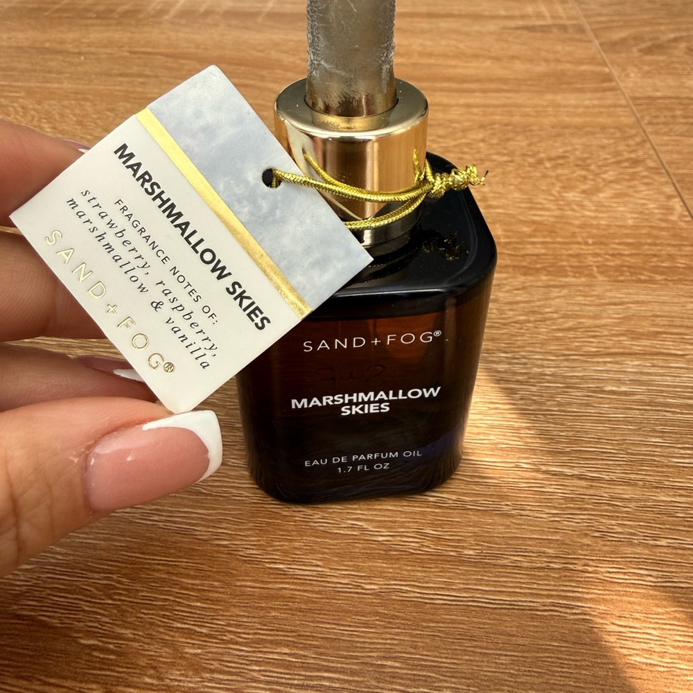 SAND + FOG Marshmallow Skies body oil